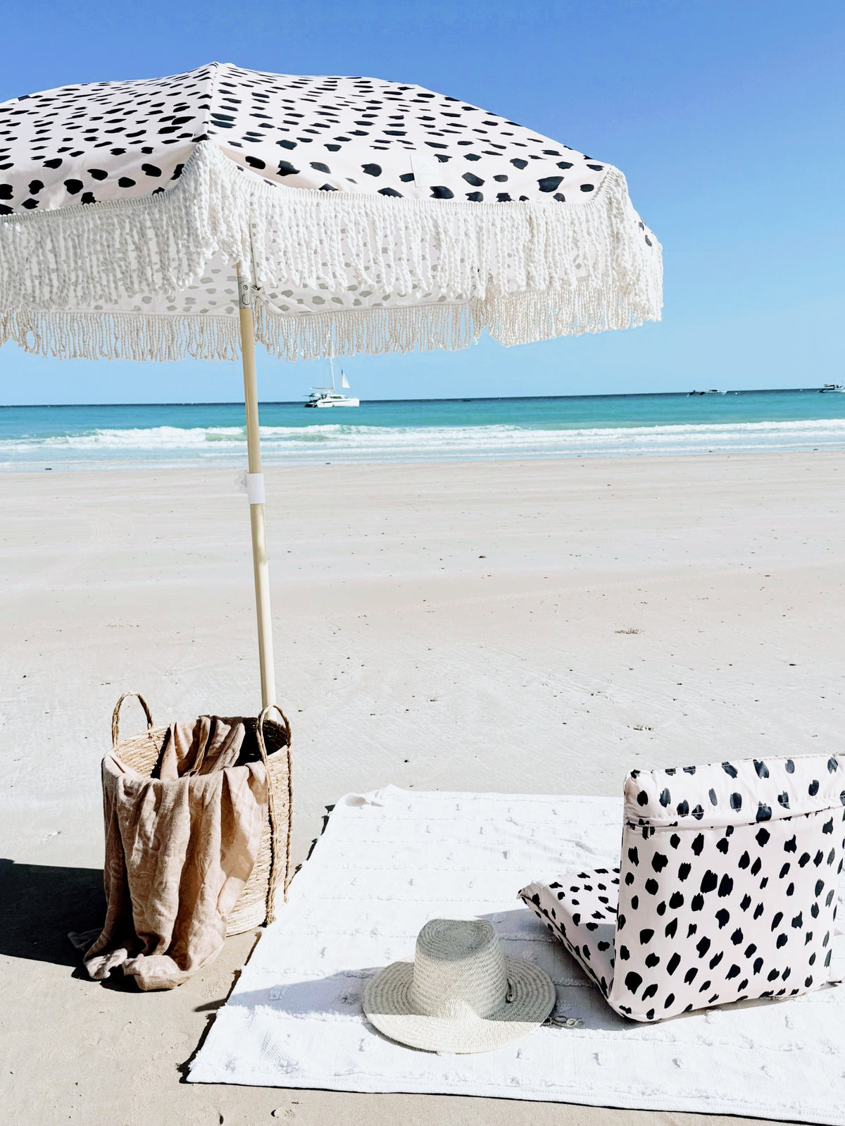 Pebble Set- Beach Chair and Umbrella